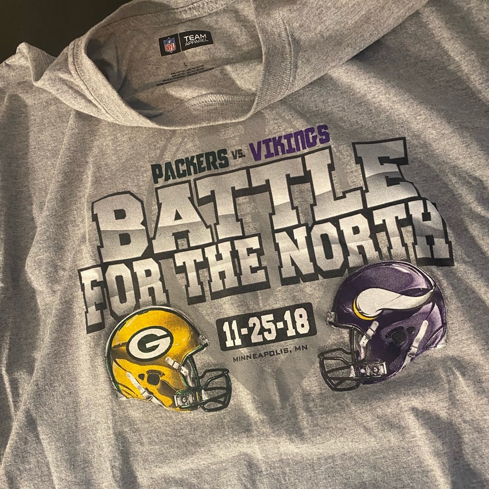 NFL Apparel Vikings vs Packers 2018 tshirt Battle For The North. Mens large